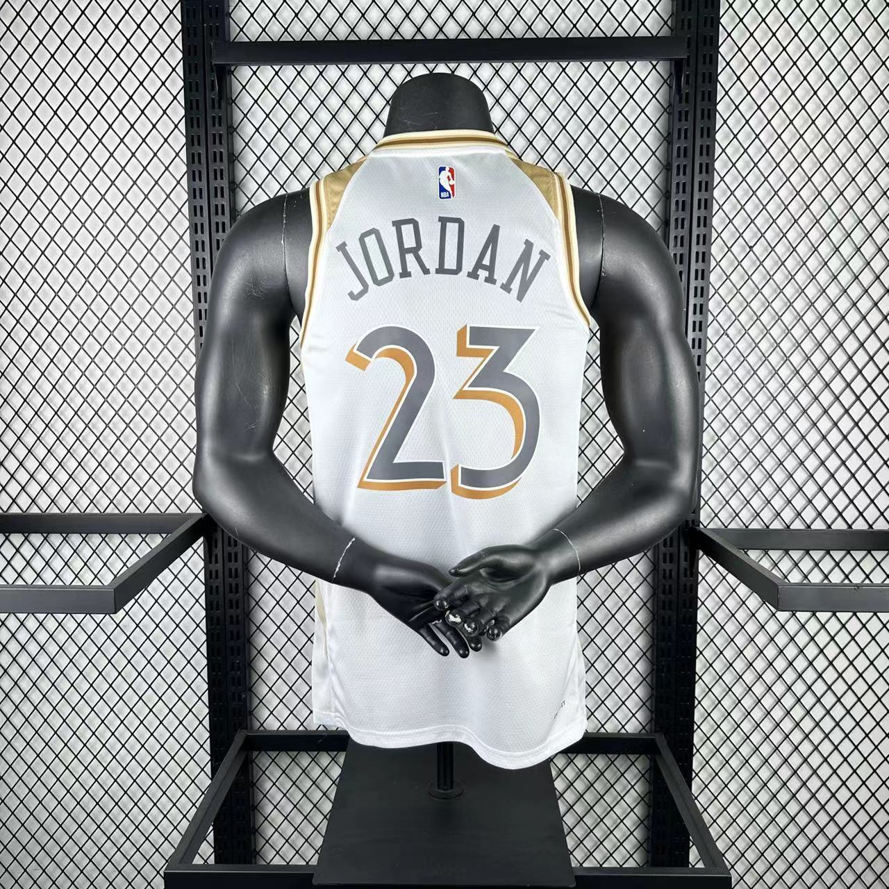 25 Chicago Bulls-City Edition-23