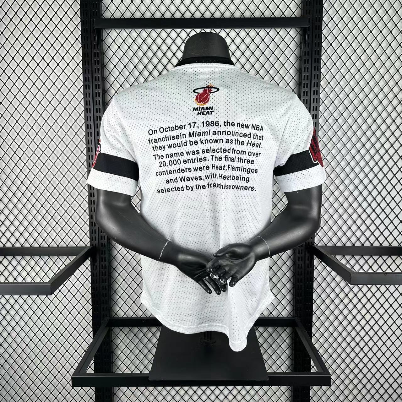 26 Miami Heat-Mitchell & Ness