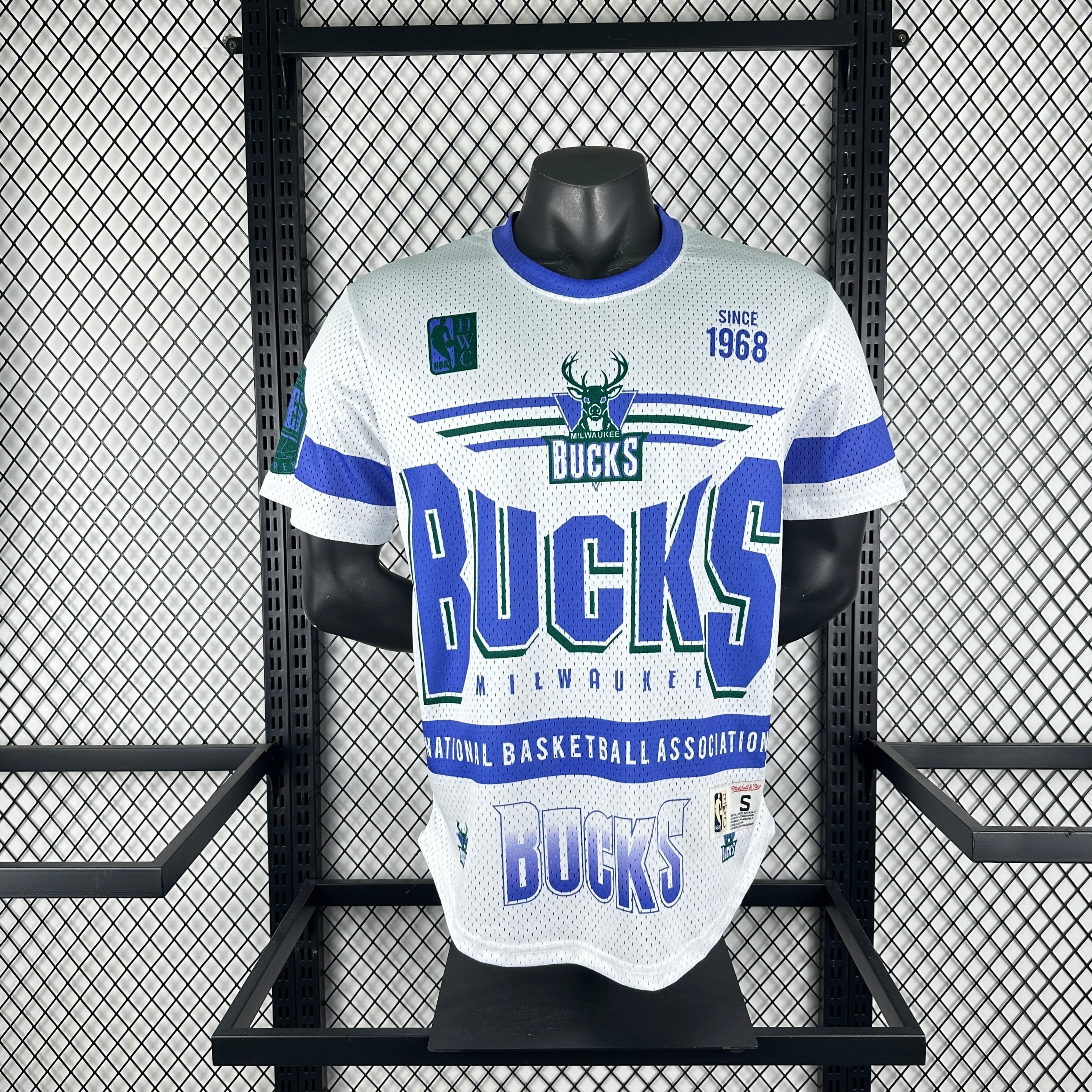 26 Milwaukee Bucks-Mitchell & Ness